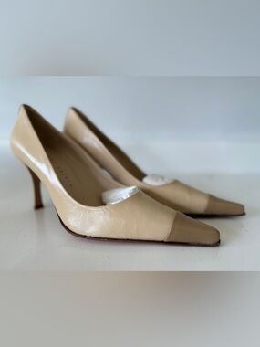 Martinez Valero Vannia-K Pump Label in Cream